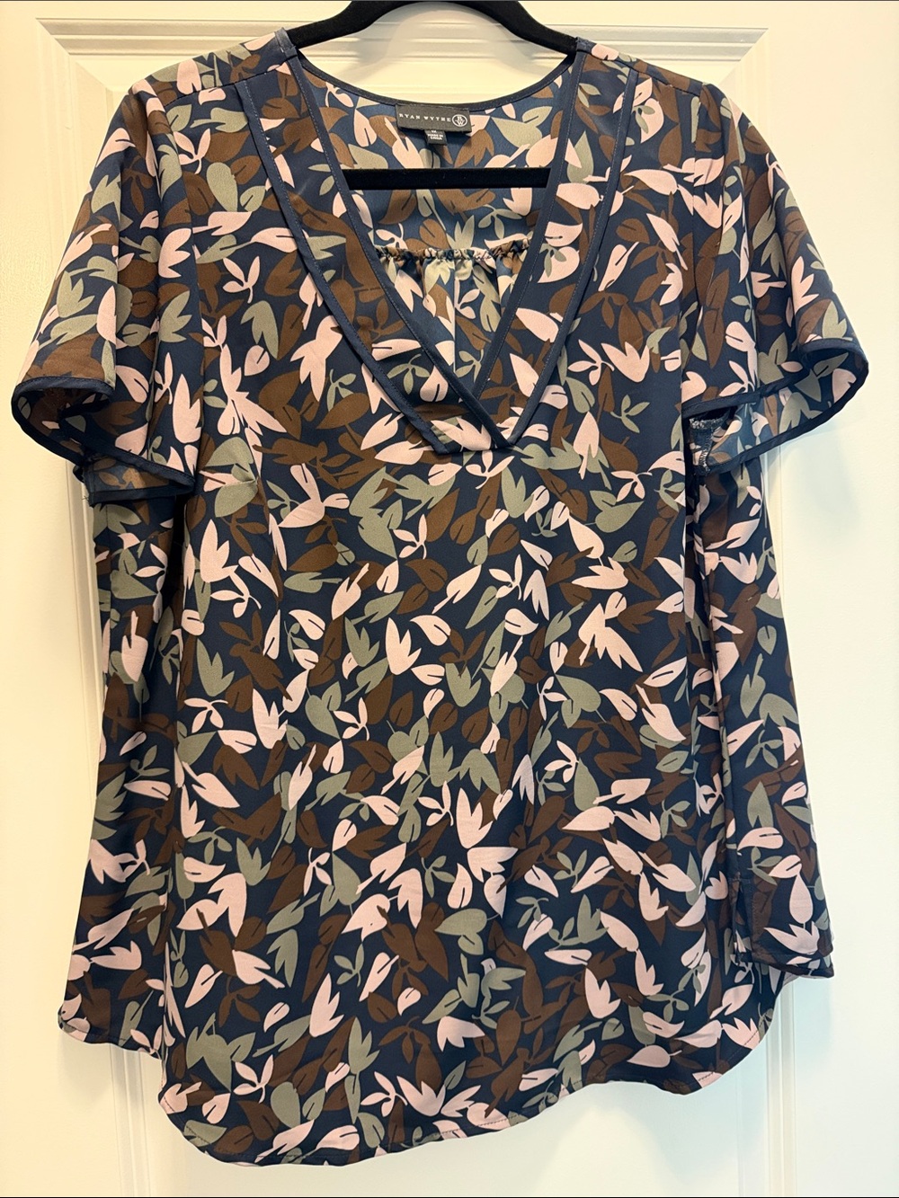 Floral V-Neck Short Sleeve Blouse in Navy